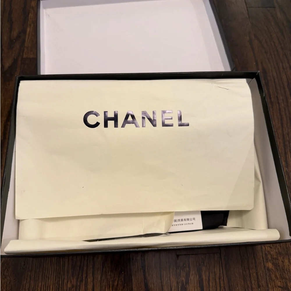 CHANEL Women’s Black and White Leather Sneakers - size 37 - Picture 8 of 8
